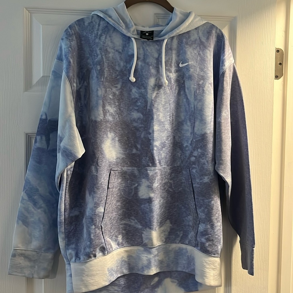 Barely Worn! Nike Women’s Dri Fit Oversized Hoodie.